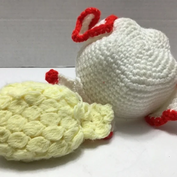 Crochet Chicken with baby chick - Picture 5 of 8